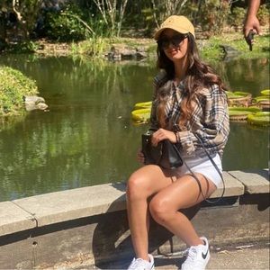 Meet your Posher, Jade